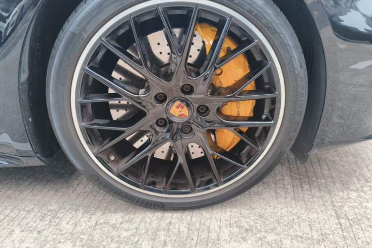 Used Porsche Panamera 2023-Year Restyled Panamera Executive Extended Platinum Edition 2.9T Right Front Wheel Hub