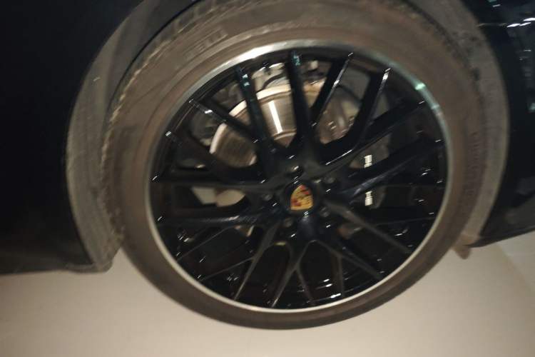 Used Porsche Panamera 2023 Panamera 2.9T Right Front Wheel Hub