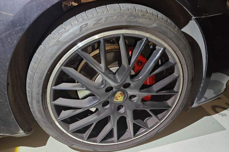 Used Porsche Panamera 2023 Panamera Executive Long Wheelbase 2.9T Right Front Wheel Hub