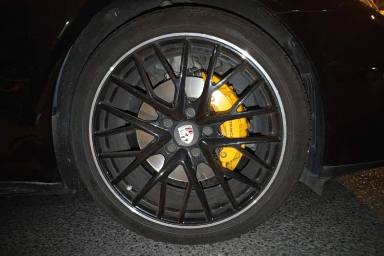 Used Porsche Panamera 2023 Panamera 2.9T Right Front Wheel Hub