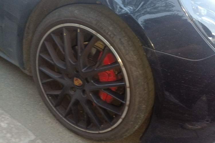 Used Porsche Panamera 2023 Panamera 2.9T Right Front Wheel Hub