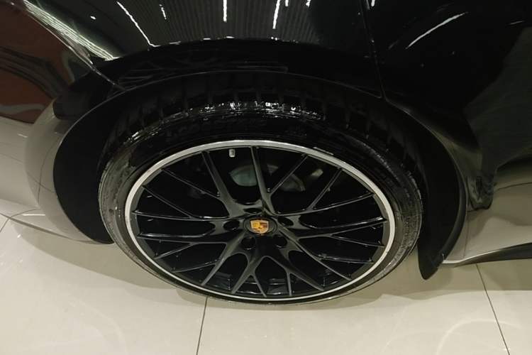 Used Porsche Panamera 2023 Panamera 4 Executive Long Wheelbase 2.9T Right Rear Wheel Hub