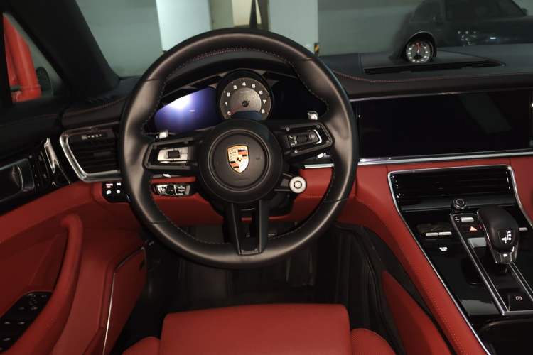 Used Porsche Panamera 2023-Year Restyled Panamera Executive Extended Platinum Edition 2.9T Steering Wheel