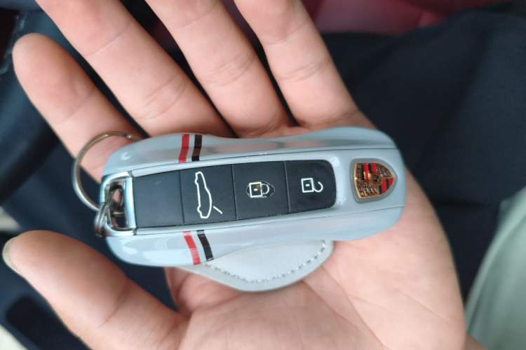 Used Porsche Panamera 2023-Year Restyled Panamera Executive Extended Platinum Edition 2.9T Vehicle Key