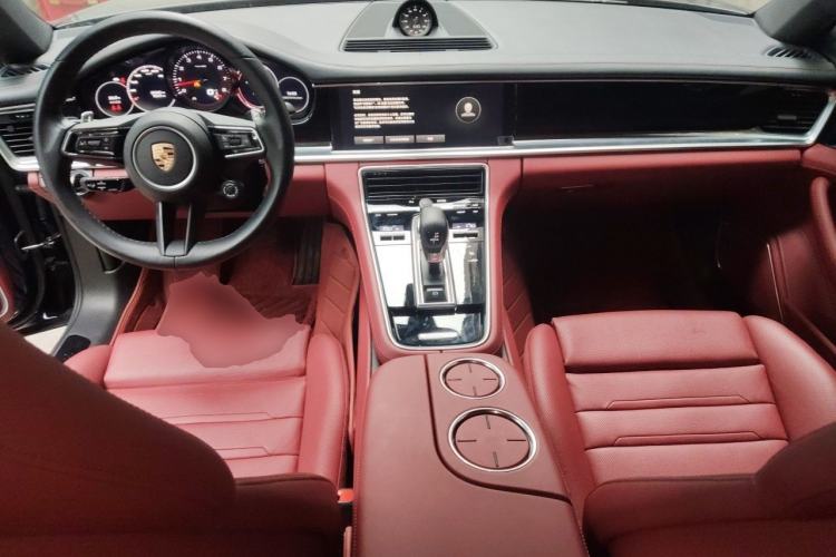 Used Porsche Panamera 2023-Year Restyled Panamera Executive Extended Platinum Edition 2.9T Center Console