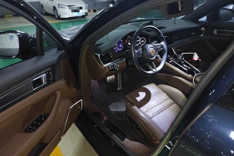 Used Porsche Panamera 2023 Facelifted Panamera 2.9T Platinum Edition Driver Seat