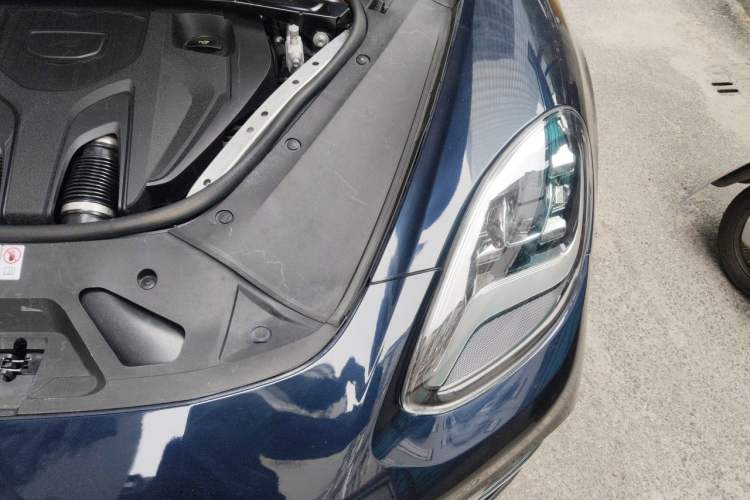 Used Porsche Panamera 2023-Year Restyled Panamera Executive Extended Platinum Edition 2.9T Engine Bay Left