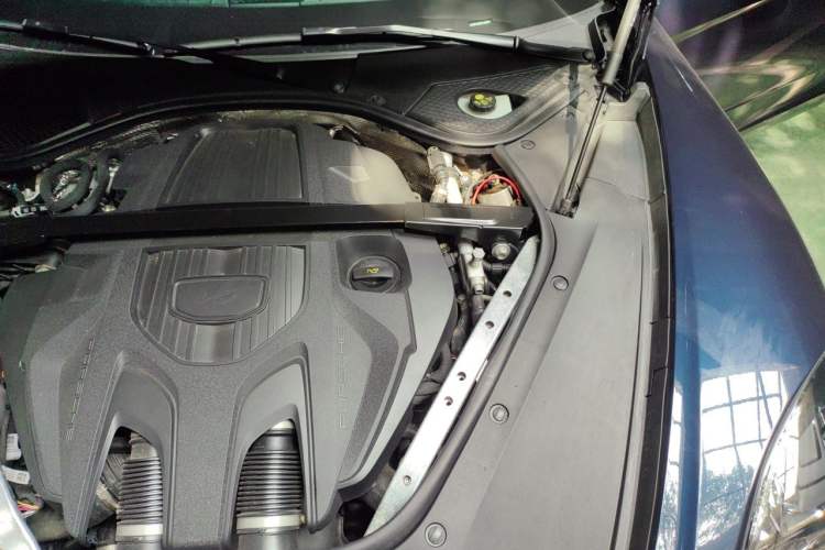 Used Porsche Panamera 2023-Year Restyled Panamera Executive Extended Platinum Edition 2.9T Engine Bay Left