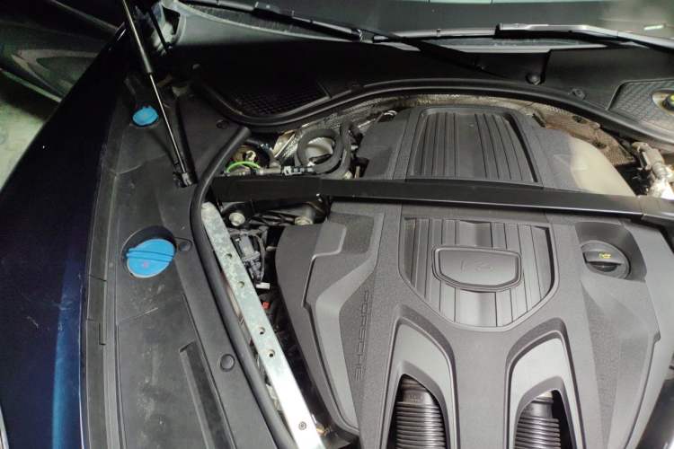 Used Porsche Panamera 2023-Year Restyled Panamera Executive Extended Platinum Edition 2.9T Engine Bay Right