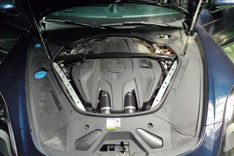Used Porsche Panamera 2023-Year Restyled Panamera Executive Extended Platinum Edition 2.9T Engine Bay