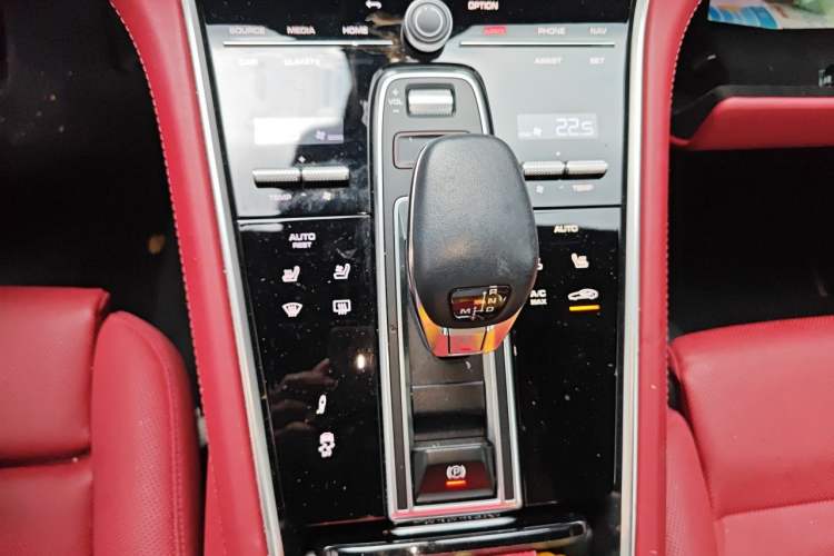 Used Porsche Panamera 2023 Facelifted Panamera 2.9T Platinum Edition Gear Lever