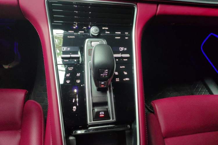 Used Porsche Panamera 2023-Year Restyled Panamera Executive Extended Platinum Edition 2.9T Gear Lever