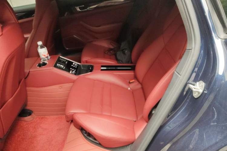 Used Porsche Panamera 2023-Year Restyled Panamera Executive Extended Platinum Edition 2.9T Left Rear Seat