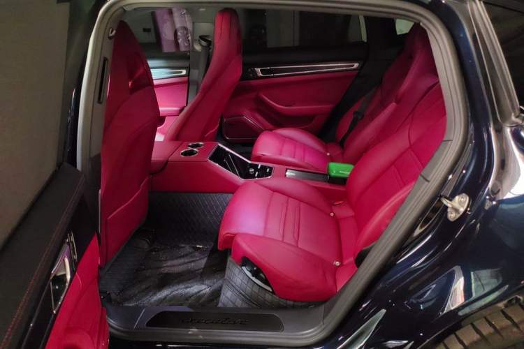 Used Porsche Panamera 2023-Year Restyled Panamera Executive Extended Platinum Edition 2.9T Left Rear Seat