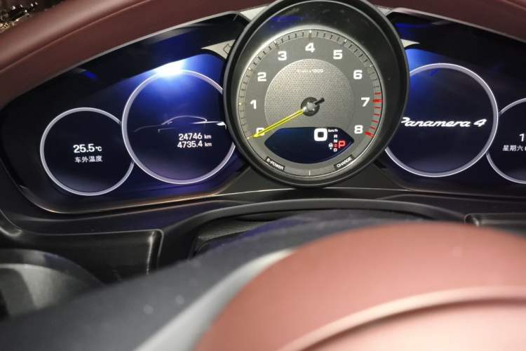 Used Porsche Panamera 2023 Panamera 4 E-Hybrid Platinum Edition 2.9T Odometer Close Up