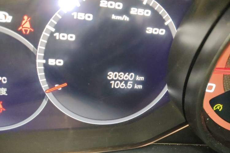 Used Porsche Panamera 2023-Year Restyled Panamera Executive Extended Platinum Edition 2.9T Odometer Close Up