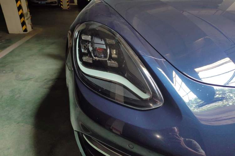 Used Porsche Panamera 2023-Year Restyled Panamera Executive Extended Platinum Edition 2.9T Right Front Headlight