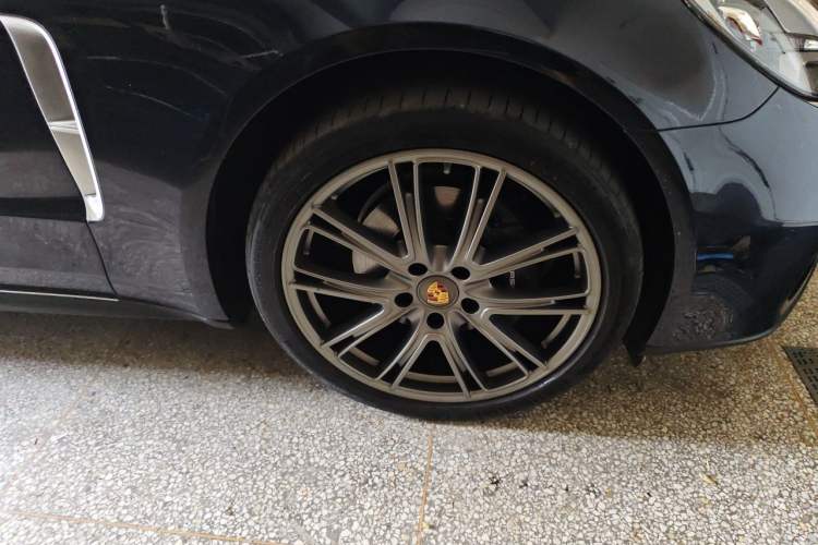 Used Porsche Panamera 2023 Panamera 4 Executive Long Wheelbase 2.9T Right Front Wheel Hub