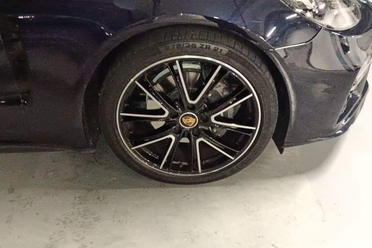 Used Porsche Panamera 2023 Panamera 2.9T Right Front Wheel Hub