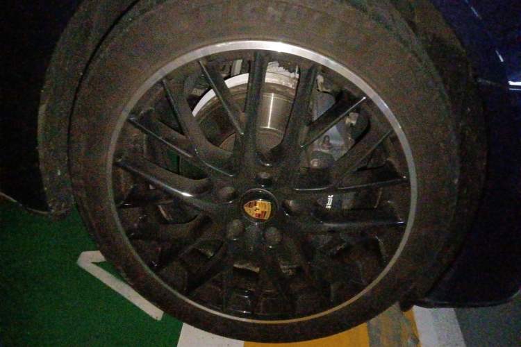 Used Porsche Panamera 2023 Panamera Executive Long Wheelbase 2.9T Right Front Wheel Hub