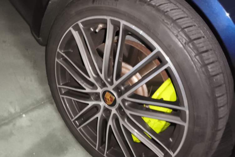 Used Porsche Panamera 2023 Panamera 4 E-Hybrid Platinum Edition 2.9T Right Front Wheel Hub