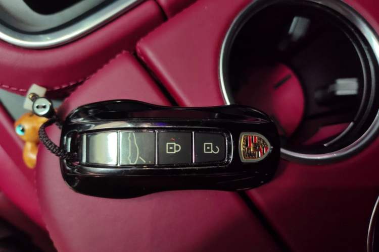 Used Porsche Panamera 2023-Year Restyled Panamera Executive Extended Platinum Edition 2.9T Vehicle Key