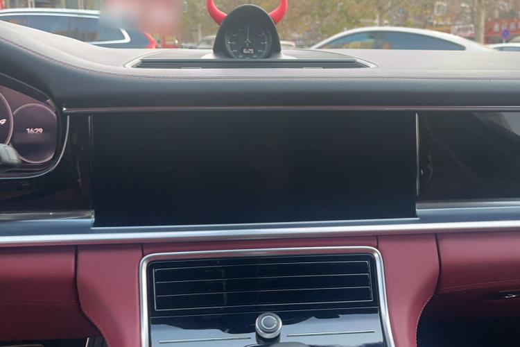 Used Porsche Panamera 2023-Year Restyled Panamera 4 E-Hybrid Platinum Edition 2.9T Audio And AC Panel