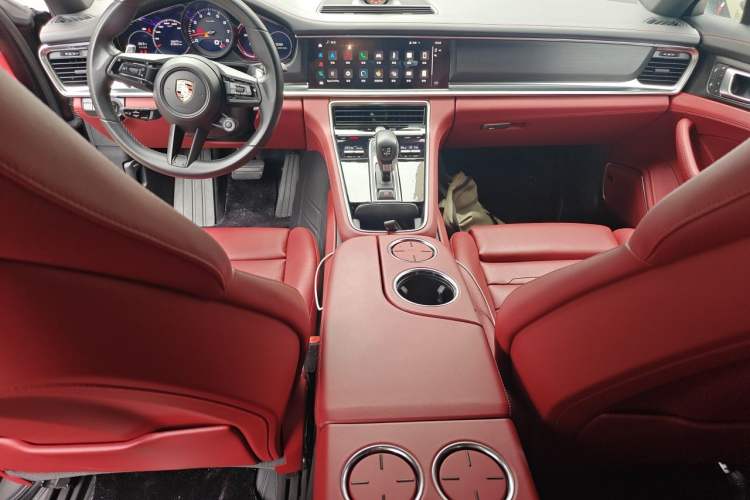 Used Porsche Panamera 2023-Year Restyled Panamera Executive Extended Platinum Edition 2.9T Center Console