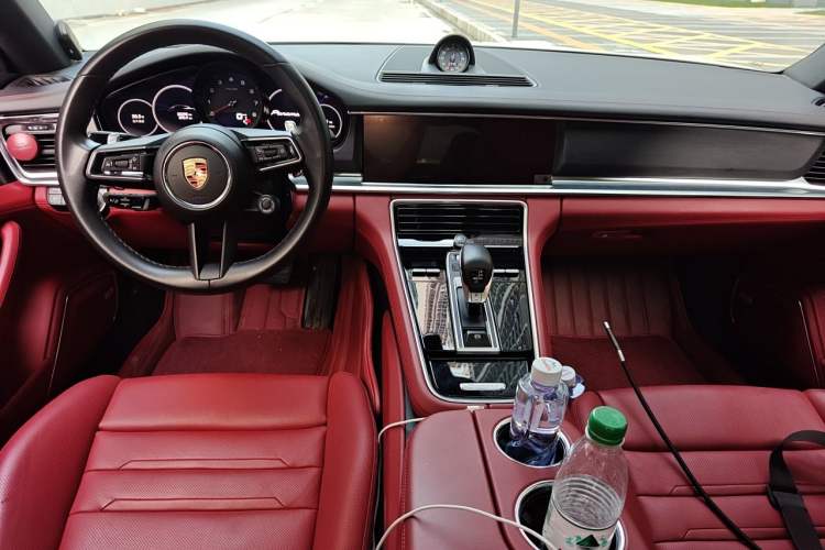 Used Porsche Panamera 2023-Year Restyled Panamera Executive Extended Platinum Edition 2.9T Center Console