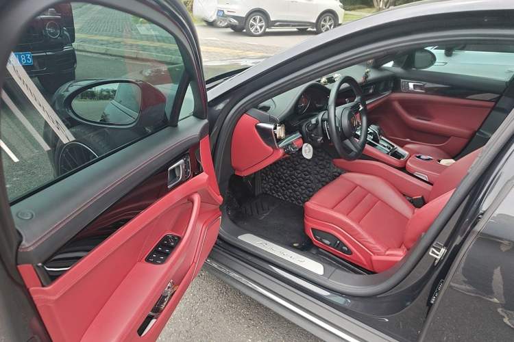 Used Porsche Panamera 2023 Panamera 4 Executive Long Wheelbase 2.9T Driver Seat