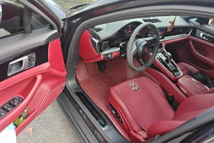Used Porsche Panamera 2023 Facelifted Panamera 2.9T Platinum Edition Driver Seat