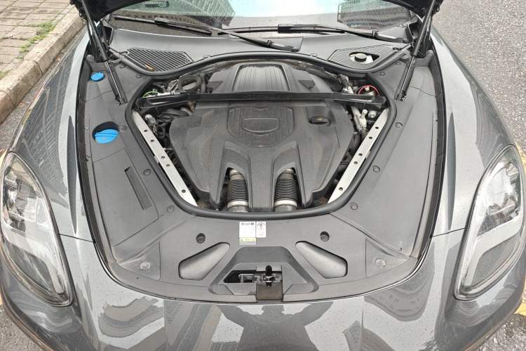 Used Porsche Panamera 2023-Year Restyled Panamera Executive Extended Platinum Edition 2.9T Engine Bay