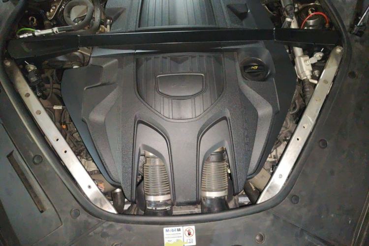 Used Porsche Panamera 2023 Facelifted Panamera 2.9T Platinum Edition Engine Bay