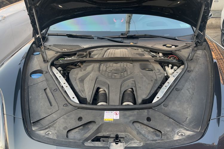 Used Porsche Panamera 2023-Year Restyled Panamera 4 E-Hybrid Platinum Edition 2.9T Engine Bay