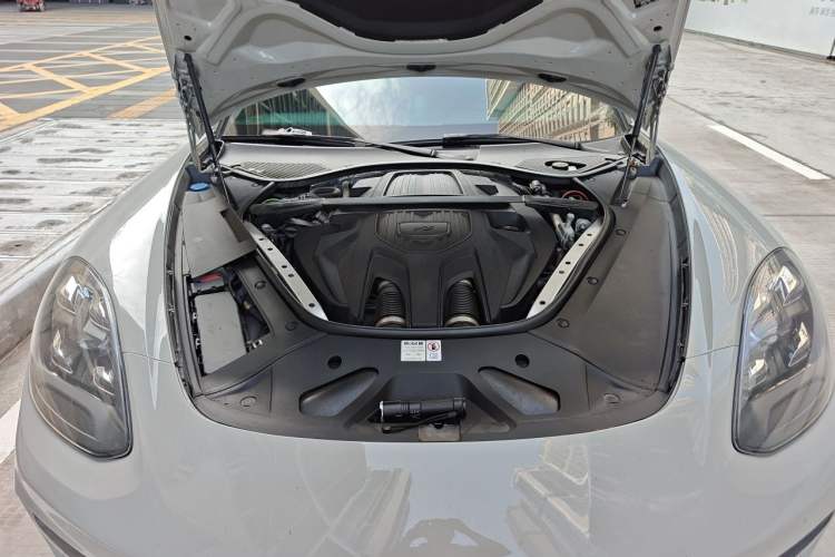 Used Porsche Panamera 2023-Year Restyled Panamera Executive Extended Platinum Edition 2.9T Engine Bay