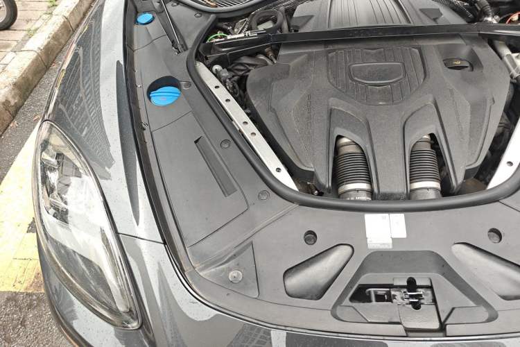 Used Porsche Panamera 2023-Year Restyled Panamera Executive Extended Platinum Edition 2.9T Engine Bay Right
