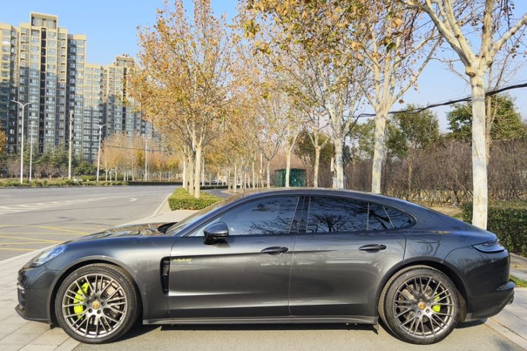 Used Porsche Panamera 2023-Year Restyled Panamera 4 E-Hybrid Platinum Edition 2.9T Exterior 3