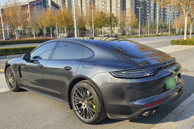 Used Porsche Panamera 2023-Year Restyled Panamera 4 E-Hybrid Platinum Edition 2.9T Exterior 4
