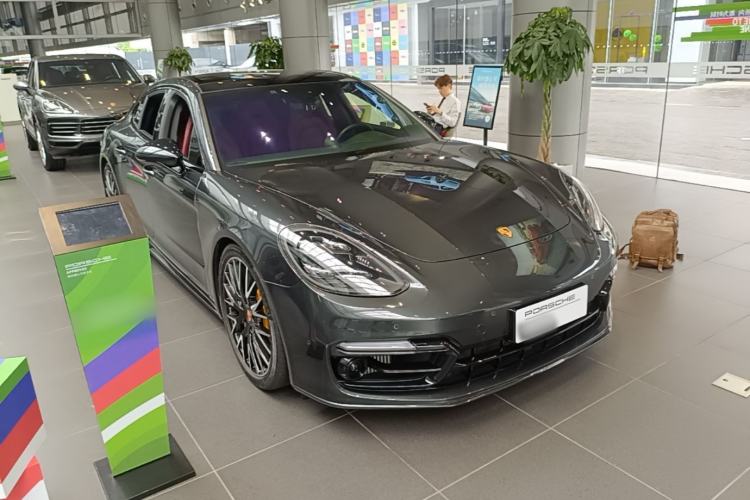 Used Porsche Panamera 2023 Panamera 2.9T Front Right 45 Deg