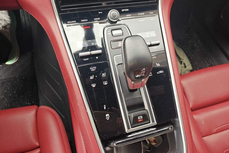 Used Porsche Panamera 2023-Year Restyled Panamera Executive Extended Platinum Edition 2.9T Gear Lever