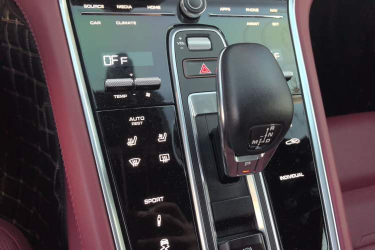 Used Porsche Panamera 2023 Facelifted Panamera 2.9T Platinum Edition Gear Lever