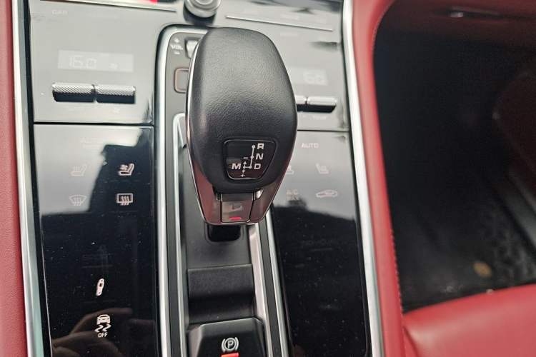 Used Porsche Panamera 2023 Panamera 4 Executive Long Wheelbase 2.9T Gear Lever