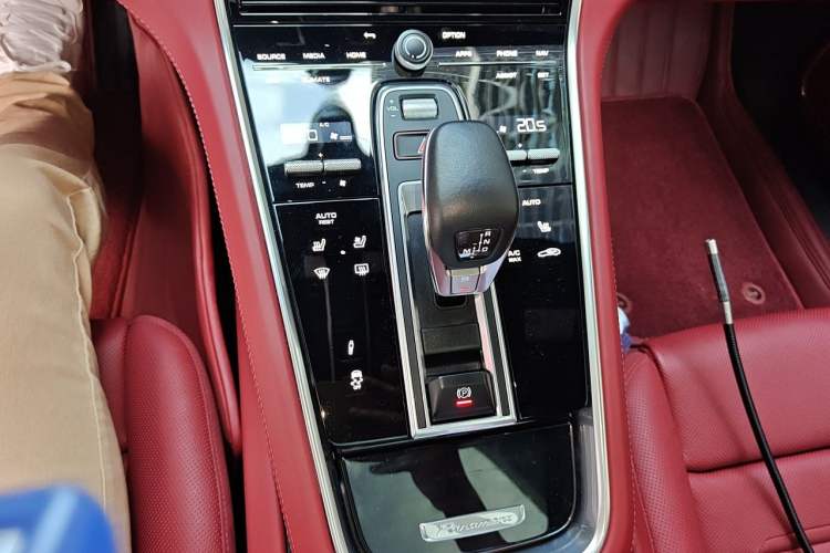 Used Porsche Panamera 2023-Year Restyled Panamera Executive Extended Platinum Edition 2.9T Gear Lever