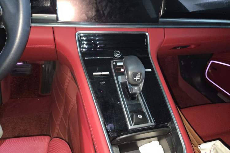 Used Porsche Panamera 2023 Panamera Executive Long Wheelbase 2.9T Gear Lever