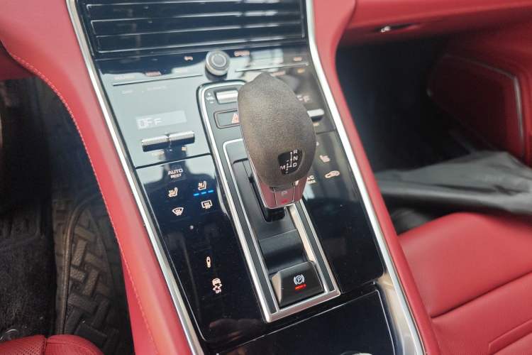 Used Porsche Panamera 2023 Panamera Executive Long Wheelbase 2.9T Gear Lever