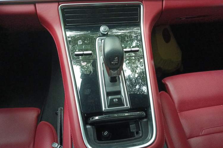 Used Porsche Panamera 2023 Panamera 4 Executive Long Wheelbase 2.9T Gear Lever