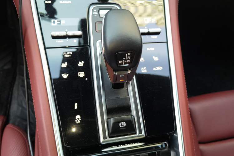 Used Porsche Panamera 2023 Facelifted Panamera 2.9T Platinum Edition Gear Lever
