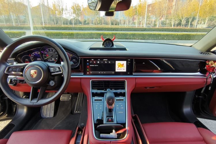 Used Porsche Panamera 2023-Year Restyled Panamera 4 E-Hybrid Platinum Edition 2.9T Interior 1