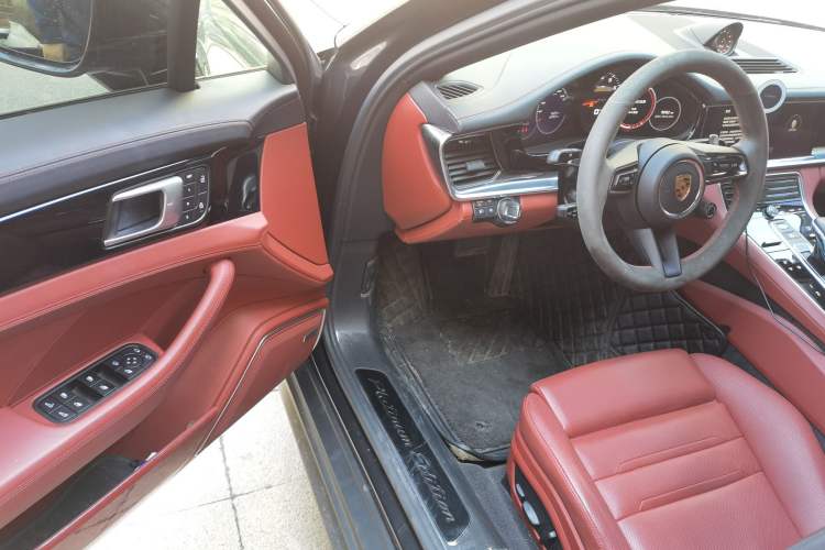 Used Porsche Panamera 2023 Facelifted Panamera 2.9T Platinum Edition Interior 3