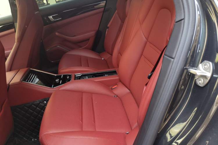 Used Porsche Panamera 2023 Facelifted Panamera 2.9T Platinum Edition Interior 4